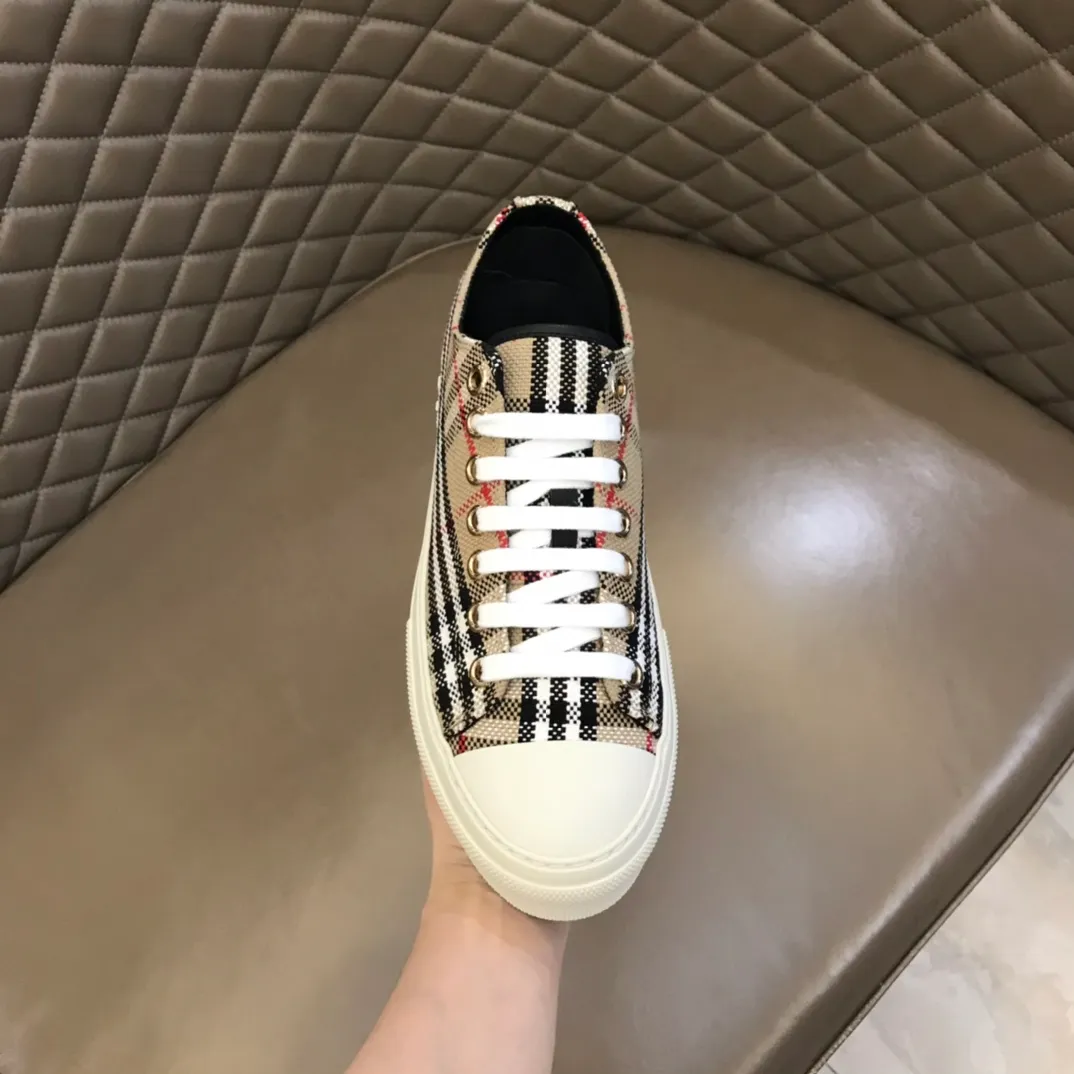 Men's Men's Shoes💰380 ▫️B's men's classic low-top sneakers are reinterpreted with Vintage retro plaid cotton material and decorated with a new brand logo. First-layer cowhide lining, embossed Burberry logo on the heel, and original TPU outsole! 38-45